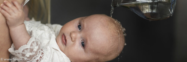Baby wird getauft